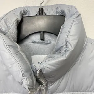 Old Navy Womens‎ Puffer Vest Size XS Gray Fleece Lined Full Zip Outdoor Fall thumbnail 3