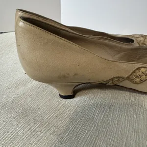 Bally Vintage Pumps Cream Leather Womens Shoes Size 7.5N Italy Snakeskin‎ Blush thumbnail 4