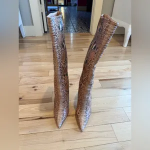 Steve Madden Kathleen knee-high boots- snake skin! Size 6! thumbnail 4