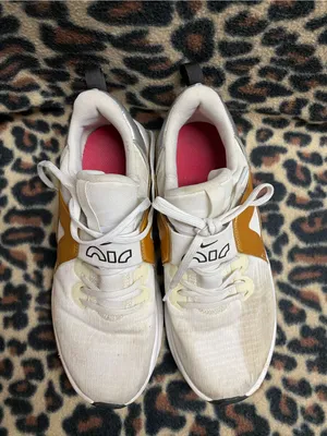 Nike Air Max White & Gold Sneakers thumbnail 3