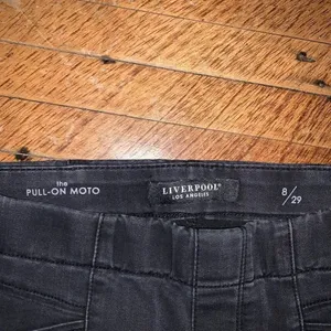 Liverpool black classic minimalist stretchy 8/29 jeggings thumbnail 2