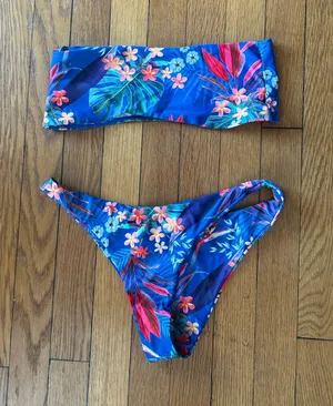 Zaful Hawaiian Floral Blue Bandeau Bikini Set thumbnail 1