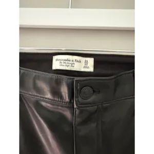 Abercrombie Black Vegan Leather High Rise Curve Love Straight Pants Size 12 thumbnail 4