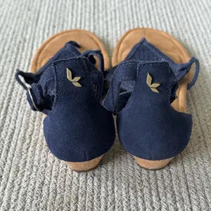 Koolaburra by Ugg Navy Blue Perforated Suede Wedge Sandals Sz 9.5 thumbnail 4