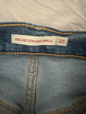 Ribcage Levi’s Straight Ankle Jeans High-Rise thumbnail 4
