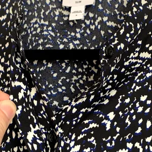 Express Portofino Slim Fit Puff Sleeve Shirt in Black/Blue‎ thumbnail 4