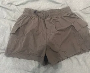 Brown cargo shorts with adjustable Size XL thumbnail 1