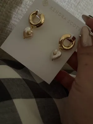 BNWT Kendra Scott Sasha Heart in Gold Huggies w/Pearl Heart Charm $90 thumbnail 4