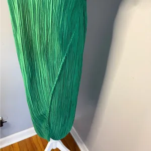Anthropologie Emerald Green Pleated Midi Dress with Puff Sleeves thumbnail 6