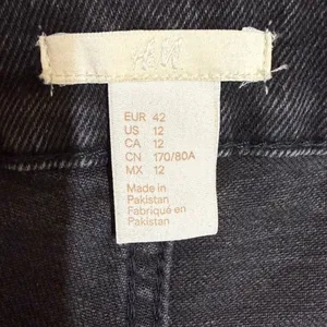 H&M Black High-Waisted Denim Cut-Off Shorts - Women’s Size 12 - Raw Hem thumbnail 4