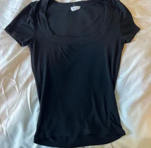 Black round/square neck short sleeve thumbnail 1