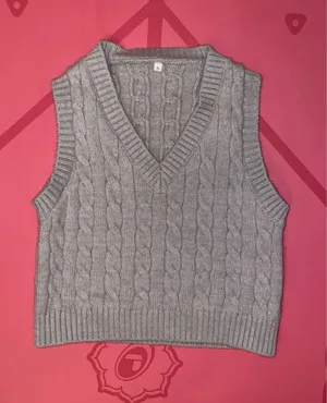 Grey vest thumbnail 1