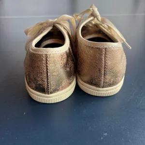 Fossil Gold Metallic Shimmer Statement Sneakers Lace Up Comfort Shoes Size 7 thumbnail 7