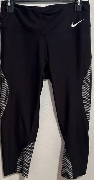 NWOT Women’s Nike Black/Gray Crop Leggings Size M thumbnail 1