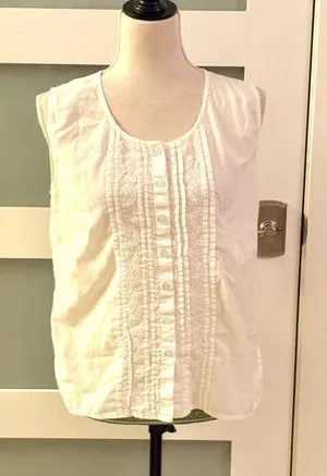 GLAMOUR white cotton sleeveless blouse with embroidered details and pleats on the front. thumbnail 1