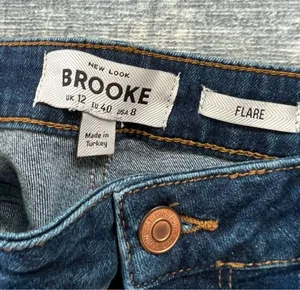 New Look Brooke Flare Leg Cut Off Hem Dark Wash Jeans Size 8 thumbnail 3