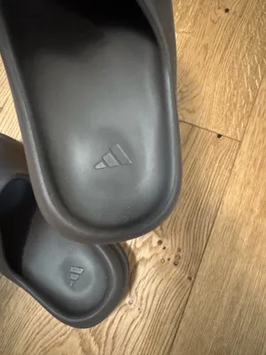 Yeezy Slides Adidas thumbnail 2