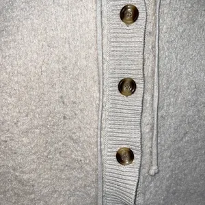 GAP🦎Button Down Sweater🌵 thumbnail 4