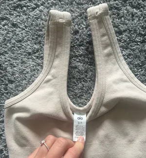 ALO Yoga Light Cream Ribbed Scoop Sports Tank thumbnail 3