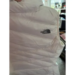The North Face Down Puffer Vest 600 in white small thumbnail 7