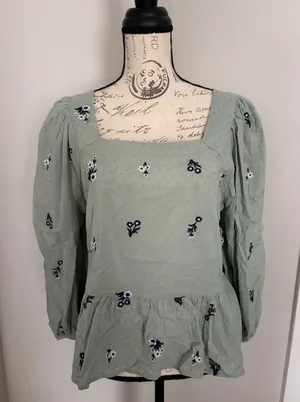 Universal Threads Large Sage Green Floral Embroidered Square-Neck Blouse thumbnail 1