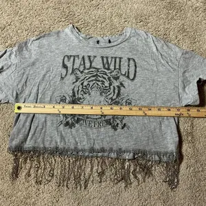 Womens Gray Graphic Crop T‎ Shirt Tiger Roses Stay Wild Live Free Fringe Grunge thumbnail 6