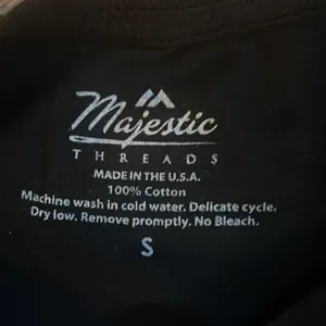 Majestic threads/athletic women’s cropped Atlanta Braves size SM mint condition thumbnail 3