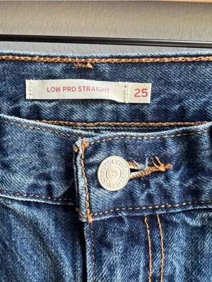 Levi's Women's Low Pro Relaxed Fit Straight Leg Jeans Denim Classic Size 25 thumbnail 3