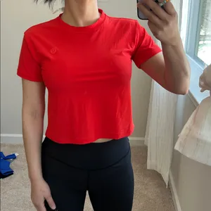 Lululemon Red cropped top. Size 2 thumbnail 8