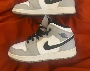 Air Jordan 1 Mid Smoke Gray thumbnail 6