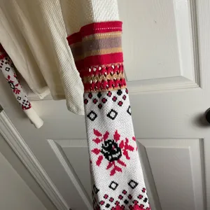 We The Free Cream Top with Red Patterned Sleeves Size XSMALL thumbnail 6