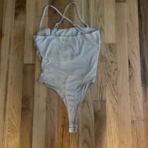 Tan bodysuit Size M thumbnail 2