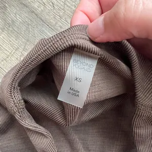 Beyond Yoga xs brown tank top thumbnail 8