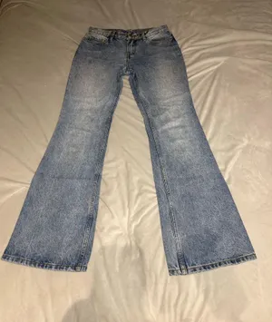 Brandy Melville Jeans Light Wash thumbnail 1
