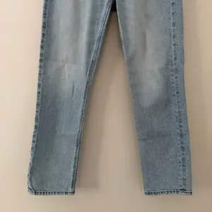 American Eagle Strigid Mom Jean Pants Light Wash High Rise Women Size 6 thumbnail 2