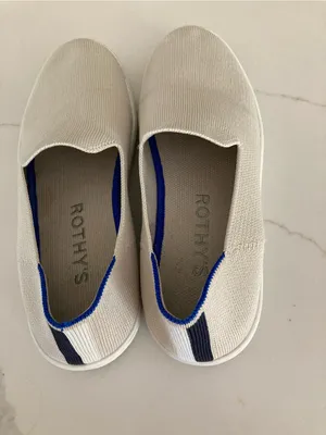 Rothy's Men's Slip-On Knit Sneakers in Beige with Navy Heel Detail thumbnail 5