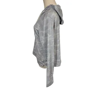 Vuori Halo Essential Hoodie Dreamknit Sweatshirt in Pale Gray Heather Camo thumbnail 4