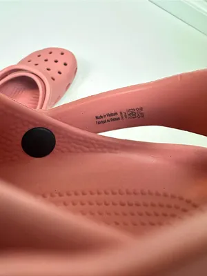 Crocs Classic Clog in Strawberry Wine M5 W7 Unisex Comfort Shoes thumbnail 12