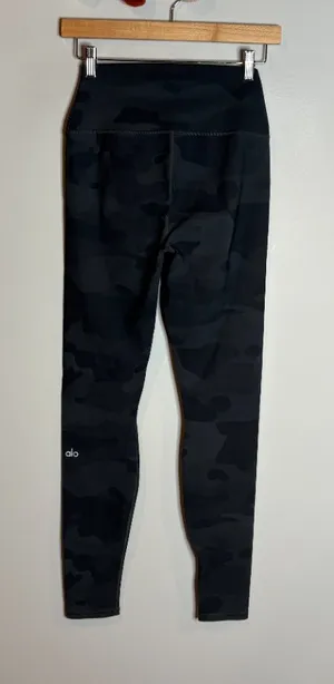 Alo Yoga High-Waist Camo Vapor Legging in Black Camo thumbnail 1