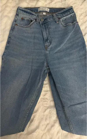 Abercrombie Ultra High-Rise Straight Jeans thumbnail 2