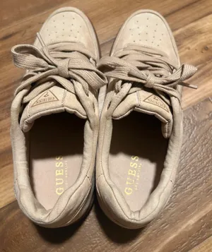 Women’s Shoes Guess 8.5 thumbnail 2