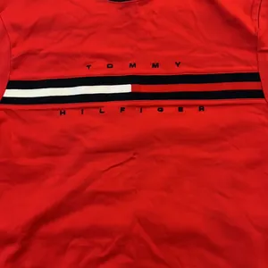 Tommy Hilfiger women’s T-shirt! Looks Awesome! 😍😍 thumbnail 2