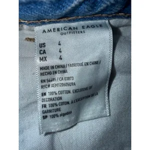 AE distressed denim jean mom shorts American Eagle outfitters size 4 light wash thumbnail 4