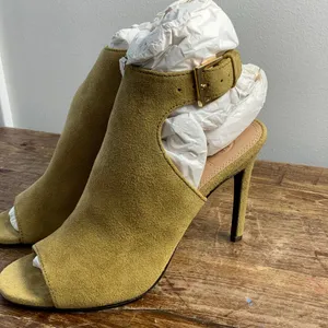 Tory Burch green suede open-toe ankle‎ strap heels size 8 thumbnail 4