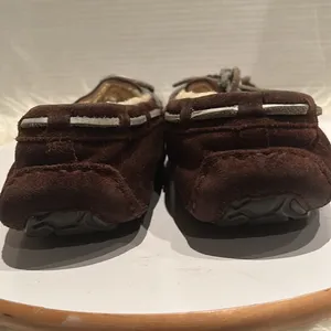 UGG women’s Sheep Lined Moccosin In Coco Brown Size 8. thumbnail 7