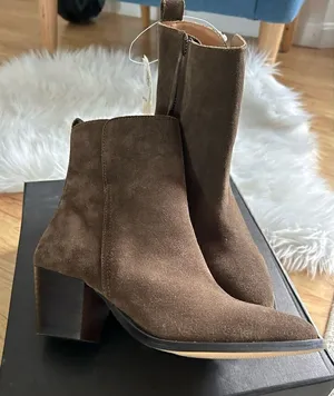 Banana republic booties western like Olive/brown color size 6 real suede thumbnail 1