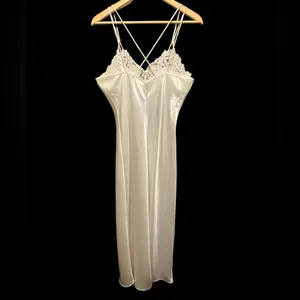 Lord‎ & Taylor Vintage Ivory Lace and Pearls Double Strap Nightgown Size Large thumbnail 10