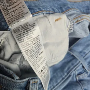 Levis High Waisted Mom‎ Jeans Medium Wash Blue Tapered Leg Stretch Denim Size 29 thumbnail 5