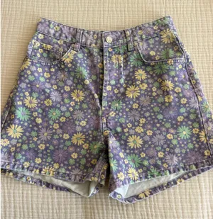 Zara shorts thumbnail 1