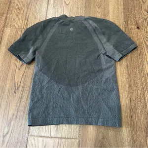 Lululemon Seamless Training Short Sleeve Gull Grey thumbnail 4
